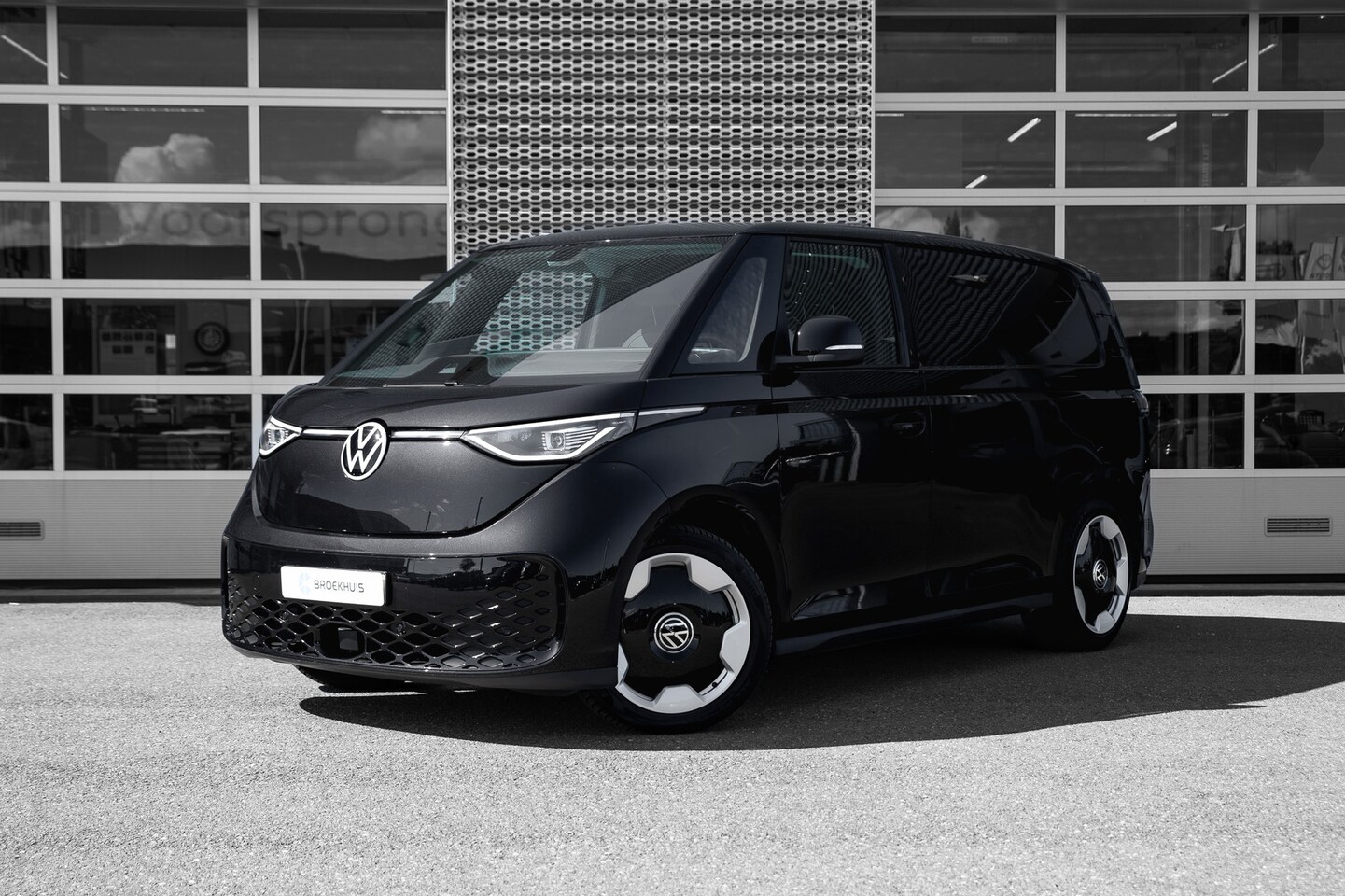Volkswagen ID. Buzz Cargo - Bulli | Trekhaak | Adaptive Cruise | IQ-Light | Camera | Stoeverwarming | - AutoWereld.nl