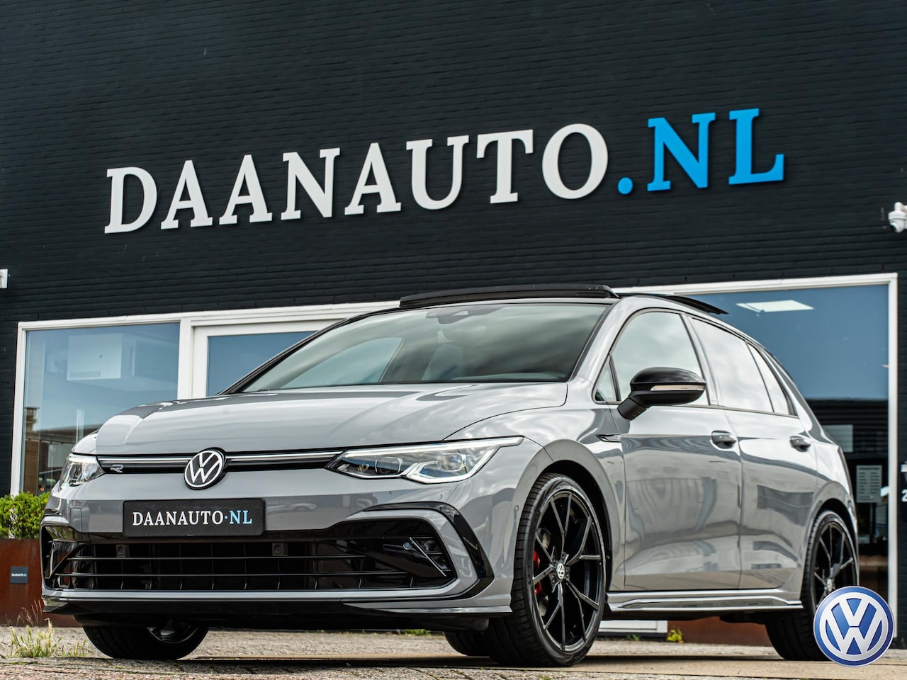 Volkswagen Golf - 1.5 eTSI R-Line Business+ Pano Keyless - AutoWereld.nl