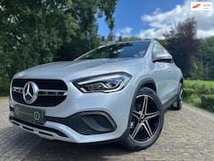 Mercedes-Benz GLA-Klasse - 200 | Camera | Leder | Dealer Onderhouden |