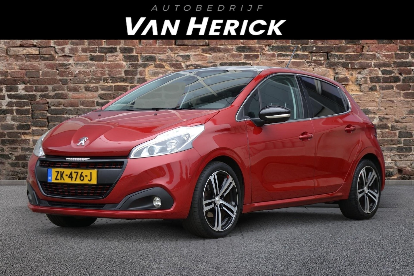 Peugeot 208 - 1.2 PureTech GT-line | NAV | Airco | Panorama dak | Cruise | Camera - AutoWereld.nl