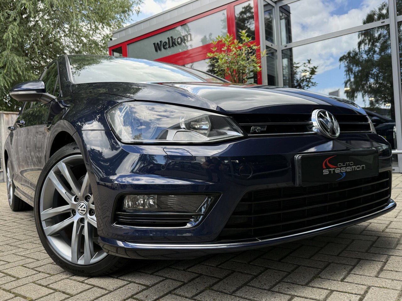 Volkswagen Golf - 1.4 TSI DSG AUT. *!* R-LINE *!* NAVI/ CARPLAY/ 18 INCH/ CRUISE *!* - AutoWereld.nl