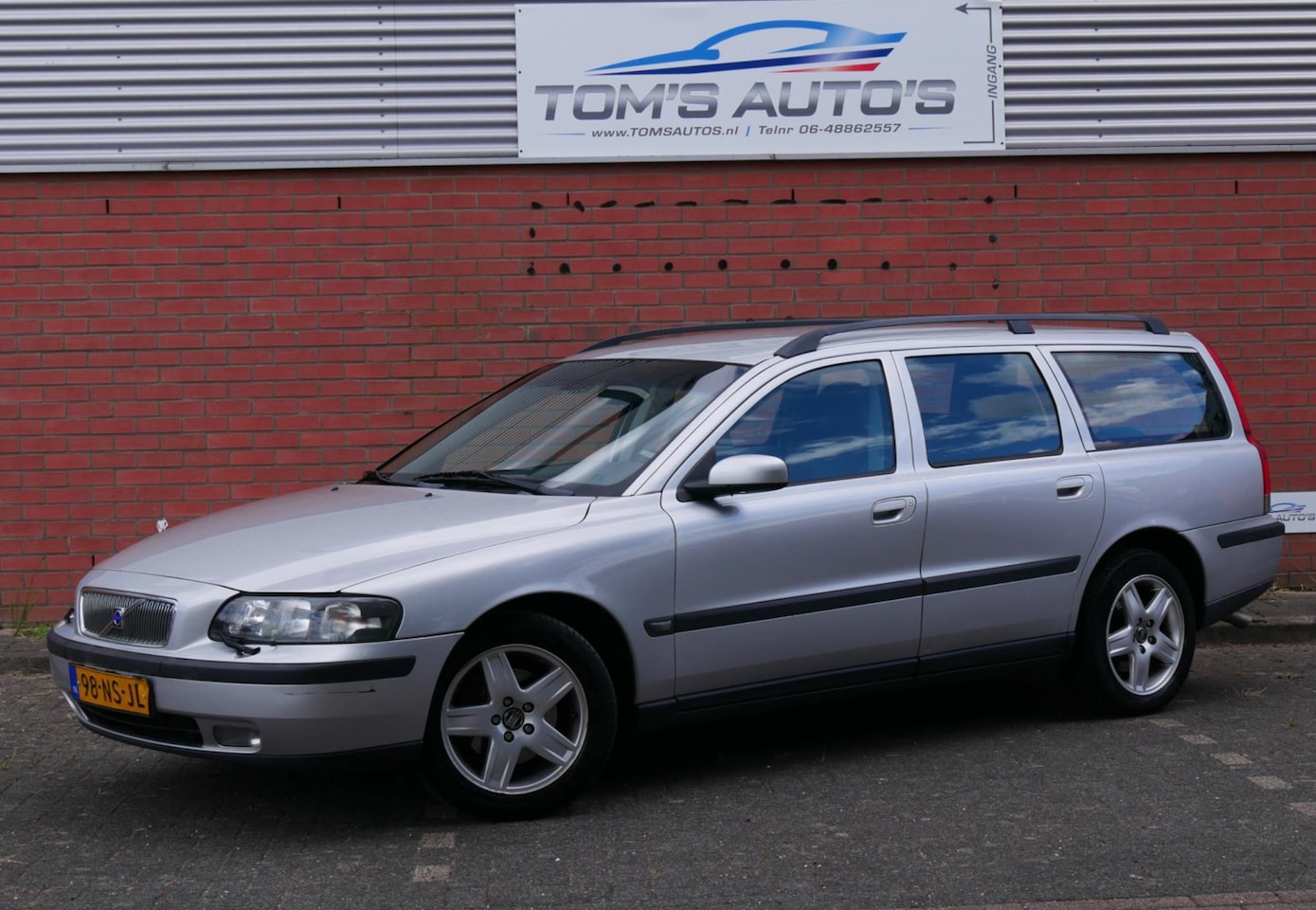 Volvo V70 - 2.4 Edition II nieuwe distributie. nieuwe apk. stoelverwarming. - AutoWereld.nl