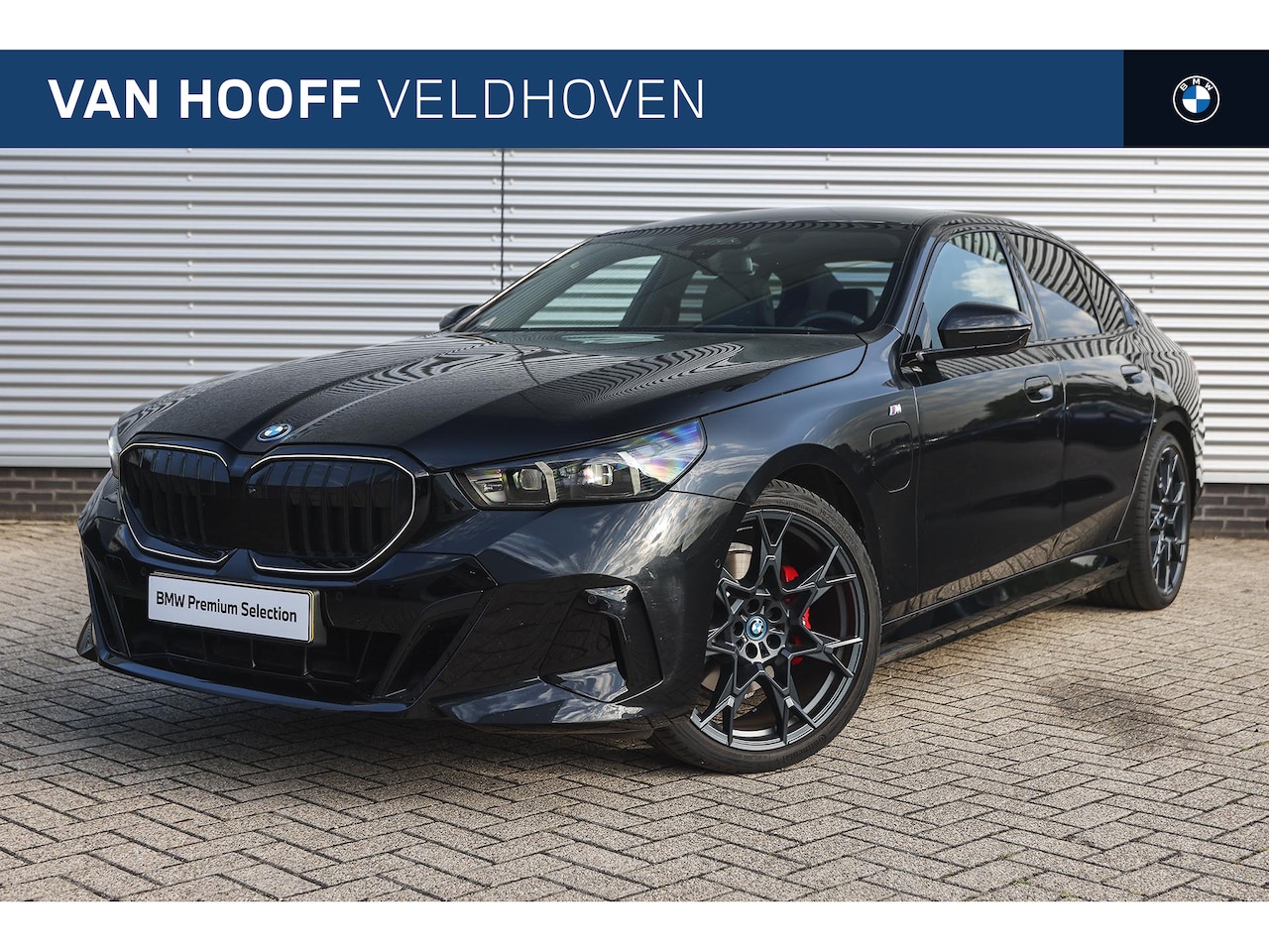 BMW 5-serie - 530e M Sport Automaat / Panoramadak / Trekhaak / Adaptief onderstel professional / Bowers - AutoWereld.nl