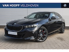 BMW 5-serie - 530e M Sport Automaat / Panoramadak / Trekhaak / Adaptief onderstel professional / Bowers