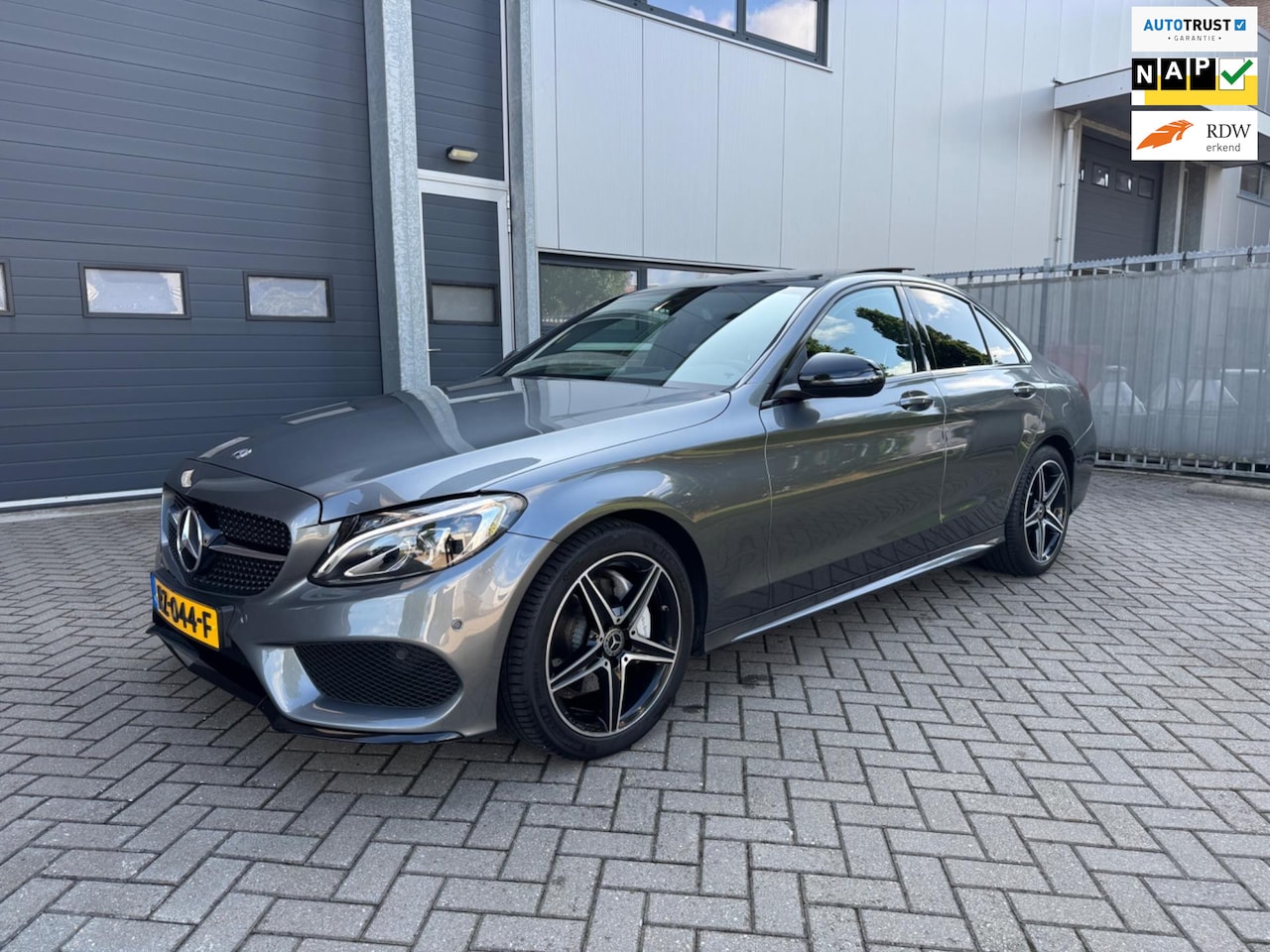 Mercedes-Benz C-klasse - 180 AMG Panoramadak, LED, Navi, Night pakket, etc. - AutoWereld.nl