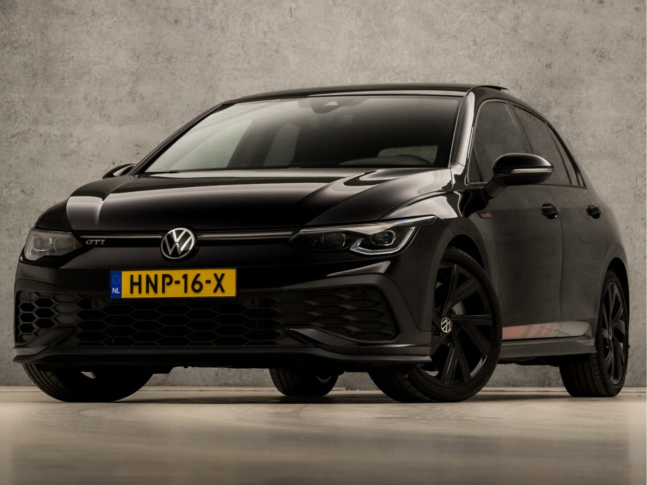 Volkswagen Golf - 2.0 TSI GTI Clubsport 301Pk Automaat (SCHUIFDAK, HARMAN/KARDON, GRILL VERLICHT, APPLE CARP - AutoWereld.nl