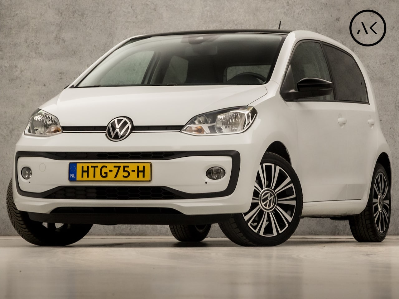 Volkswagen Up! - 1.0 BMT High Up! (5 DEURS, BLUETOOTH, STOELVERWARMING, SPORTSTOELEN, LM VELGEN, GETINT GLA - AutoWereld.nl
