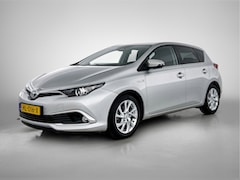 Toyota Auris - 1.8 Hybrid Executive | Navigatie | Stoelverwarming | Parkeersensoren voor + achter |