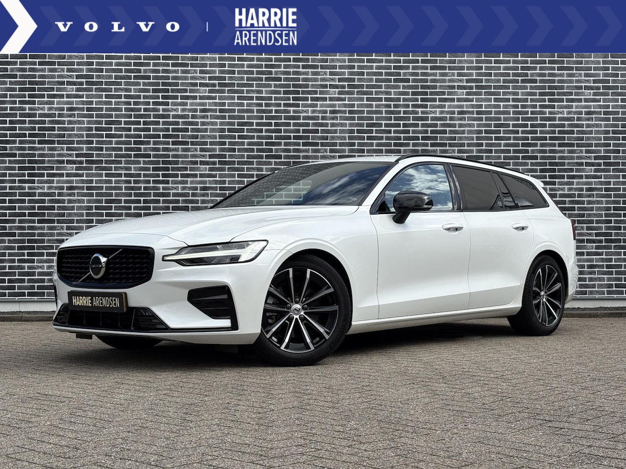 Volvo V60 - B3 Plus Dark | Adaptive cruise control | Sportonderstel | 20 inch velgen | Stoel- en stuur - AutoWereld.nl