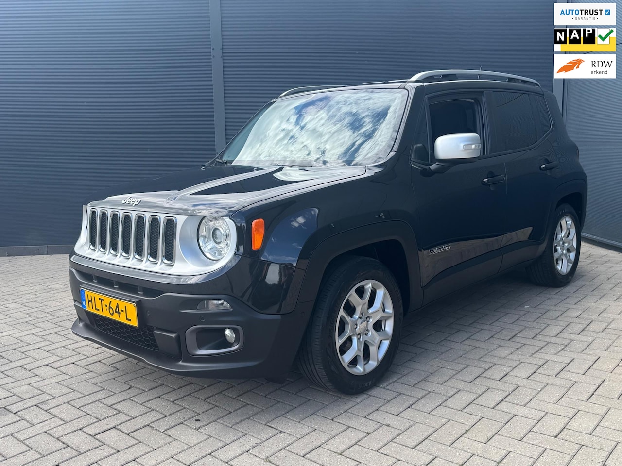 Jeep Renegade - 1.4 MultiAir Limited / Automaat / Leer / Navi - AutoWereld.nl