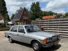 Mercedes-Benz 200-280 (W123) - 240 D