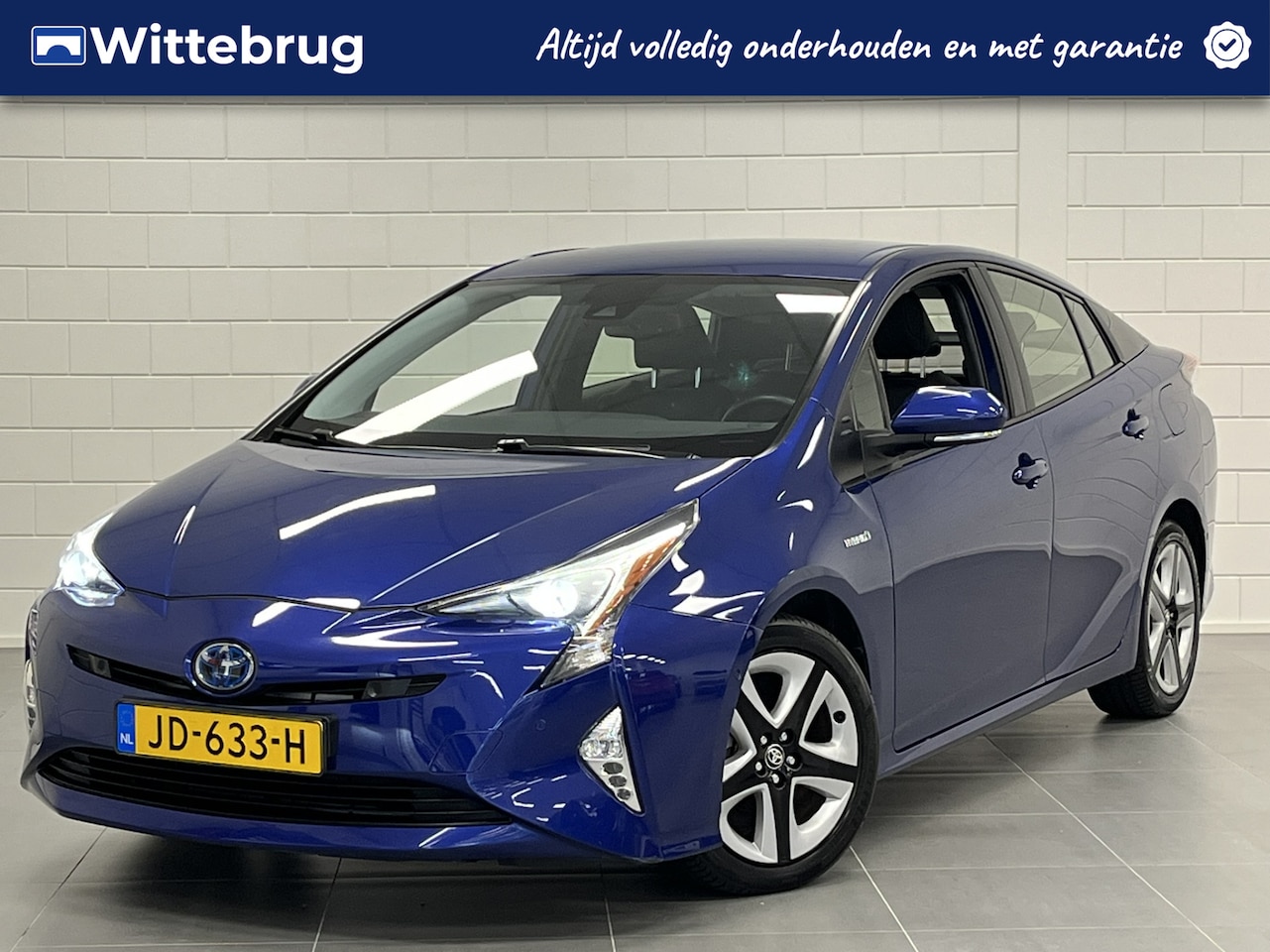 Toyota Prius - 1.8 Executive TREKHAAK | LEDER | FULL LED | ZEER COMPLETE HYBRIDE - AutoWereld.nl