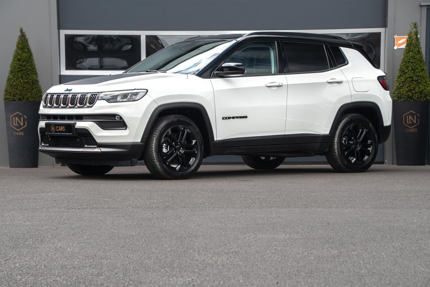 Jeep Compass - 1.3 PlugIn Hybrid Limited 4WD | Verwarmd stuur - AutoWereld.nl