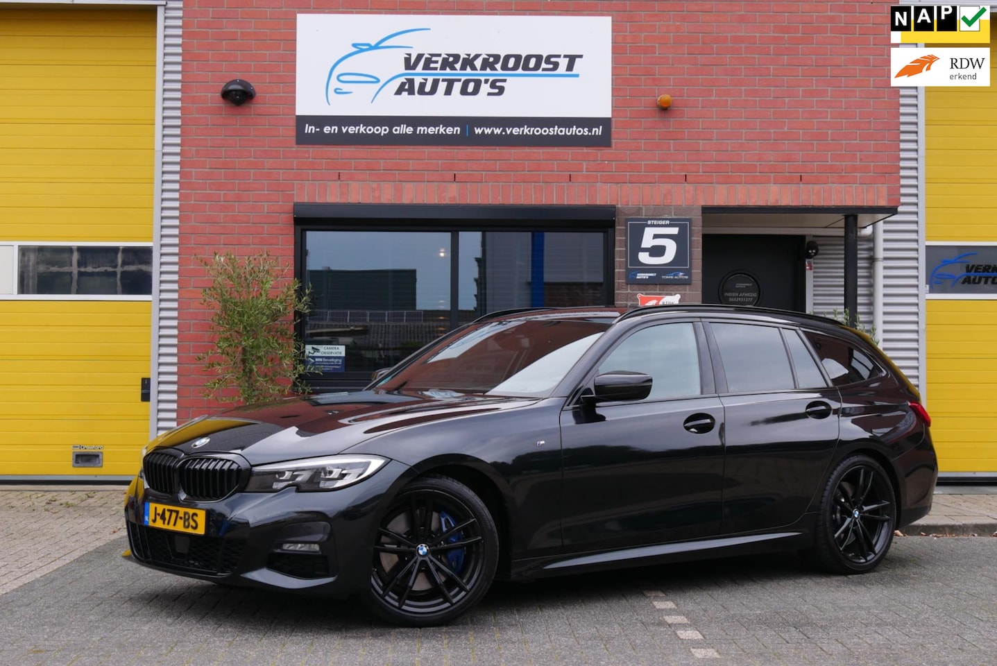 BMW 3-serie Touring - 320i Executive Edition m-pack. lane assist. adaptive cruise - AutoWereld.nl