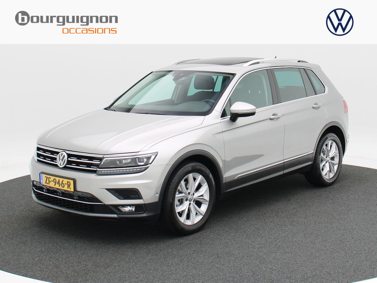 Volkswagen Tiguan - 1.5 TSi 150 Pk ACT Highline Automaat | 360° Camera | Trekhaak | Panorama Dak | Carplay | C - AutoWereld.nl