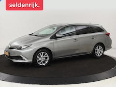Toyota Auris - 1.8 Hybrid Executive | Stoelverwarming | Trekhaak | Park Assist | Camera | Navigatie | Key