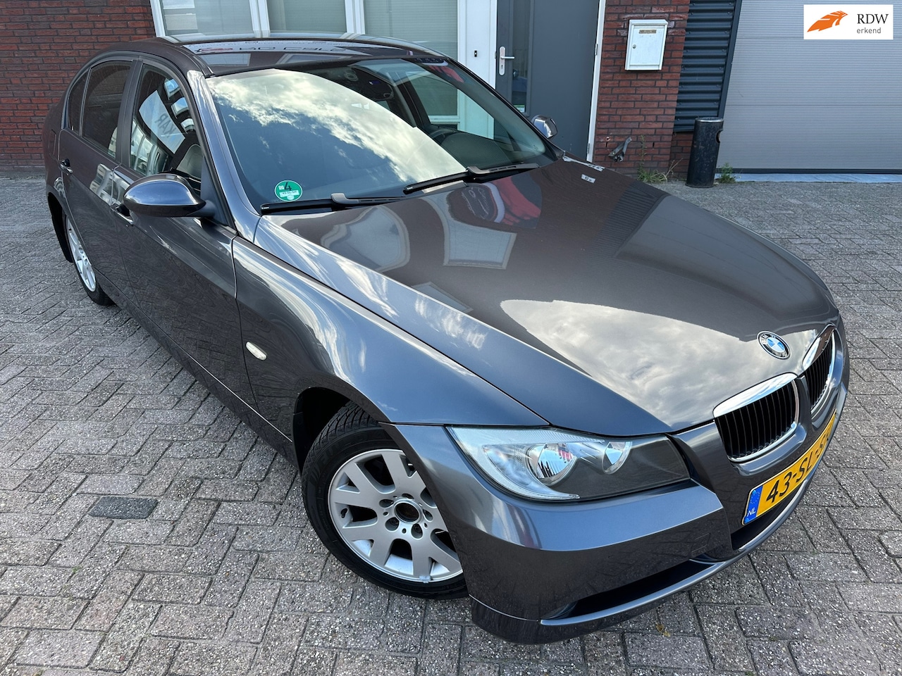 BMW 3-serie - 320i High Executive / PDC / Clima / Cruise / NAP - AutoWereld.nl