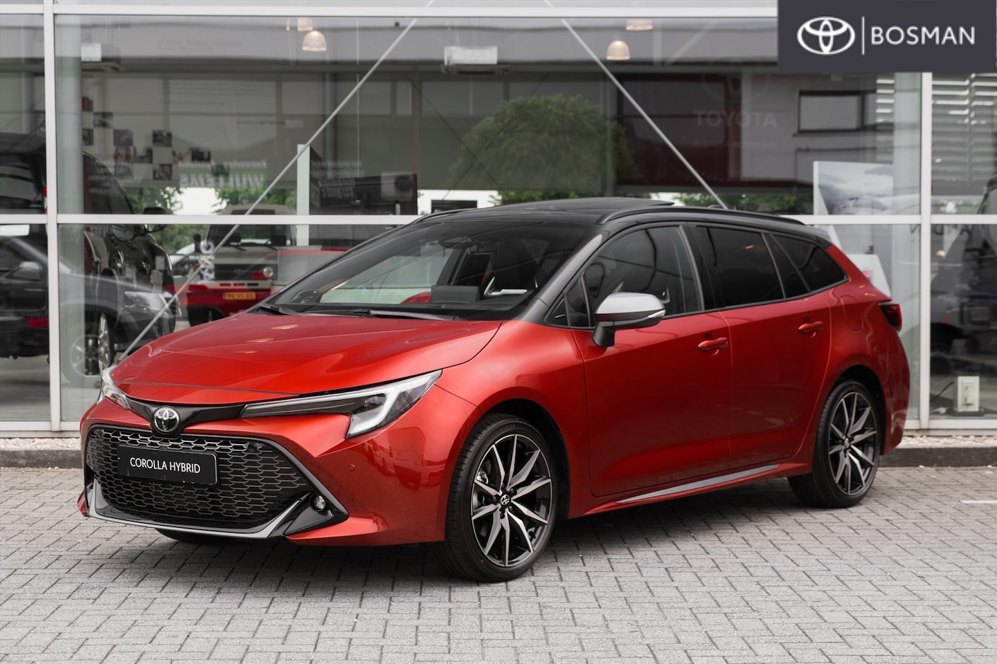 Toyota Corolla Touring Sports - Hybrid 180 GR Sport €1.500,- VOORDEEL - AutoWereld.nl