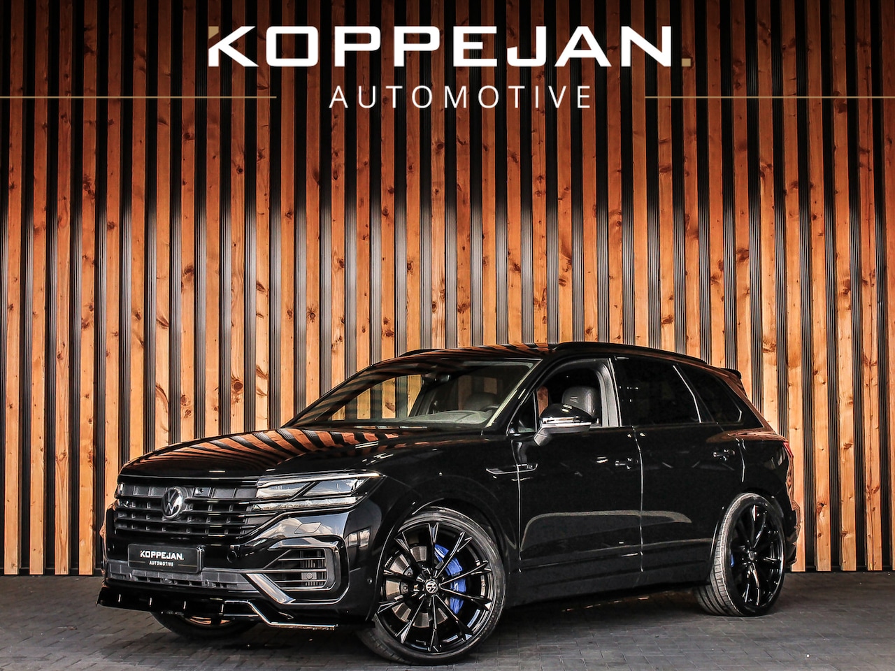 Volkswagen Touareg - R 3.0 TSi 462PK Automaat 4Motion | BLACK STYLE | PANORAMADAK | LEDER | HEAD-UP | KEYLESS | - AutoWereld.nl
