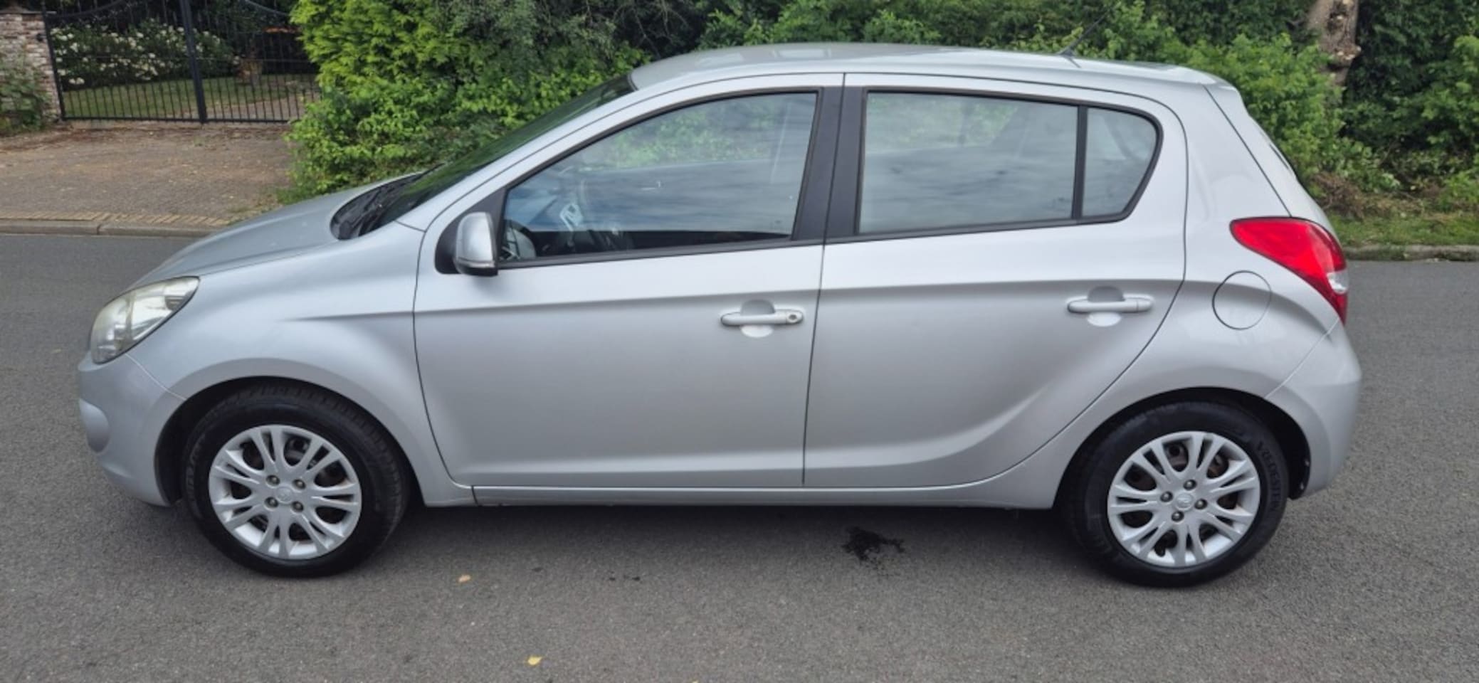 Hyundai i20 - 1.4i i-motion*automaat*Airco*trekhaak*NAP*NL auto - AutoWereld.nl