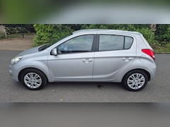 Hyundai i20 - 1.4i i-motion*automaat*Airco*trekhaak*NAP*NL auto
