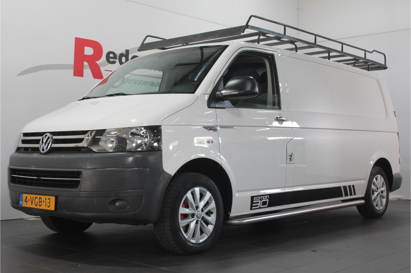 Volkswagen Transporter - 2.0 TDI L2H1 - Airco / Carplay / Trekhaak - AutoWereld.nl
