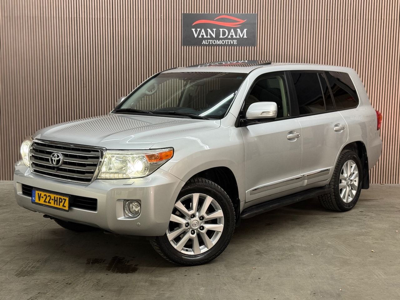 Toyota Land Cruiser V8 - 4.5 V8 D-4D Executive 2014 GRIJS KENTEKEN - AutoWereld.nl