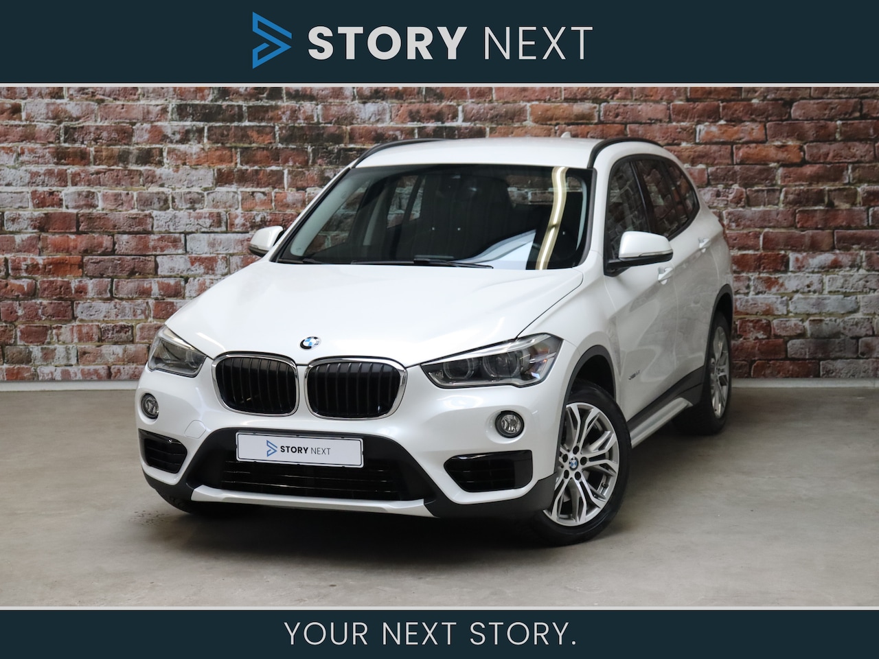 BMW X1 - sDrive20i Executive Sport Line Automaat / Trekhaak / Parkeersensoren / Navigatiesysteem / - AutoWereld.nl