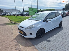 Ford Fiesta - 1.4 Ghia / Rijkelijk uitgerust / APK t/m jan 2026