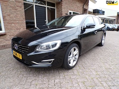 Volvo V60 - 2.4 D6 AWD Plug-In Hybrid Summum Automaat / Leder / Navi / Schuifdak