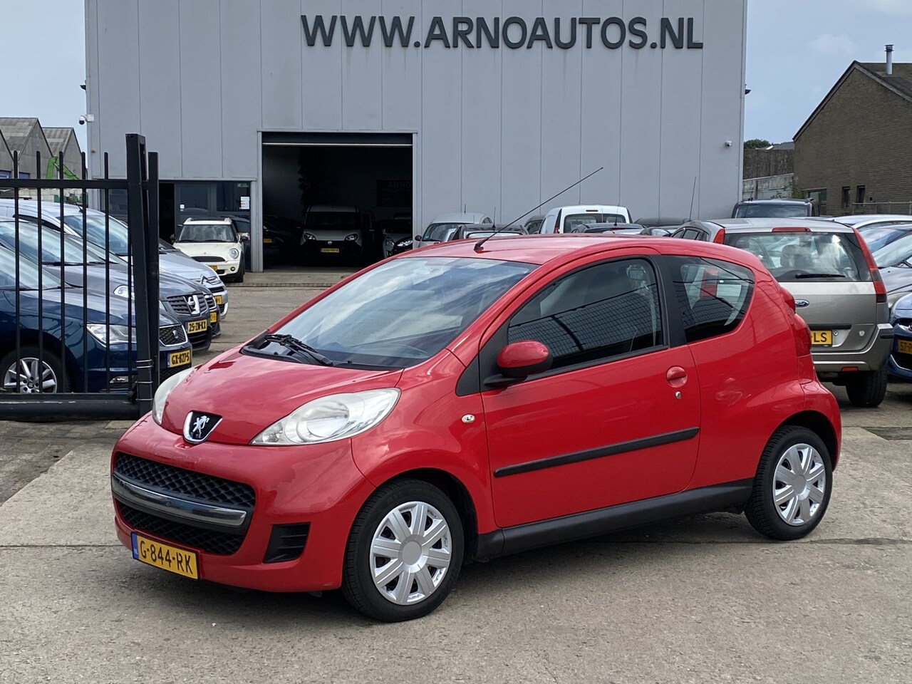 Peugeot 107 - 1.0 Access Accent 1.0 Access Accent, APK TOT 30-07-26, STUURBEKRACHTIGING, ELEK-RAMEN, ISOFIX, RADIO-CD-MP3- - AutoWereld.nl