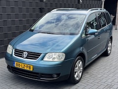Volkswagen Touran - 1.6-16V FSI Highline GROEN| CLIMA| CRUISE| 193DKM NAP
