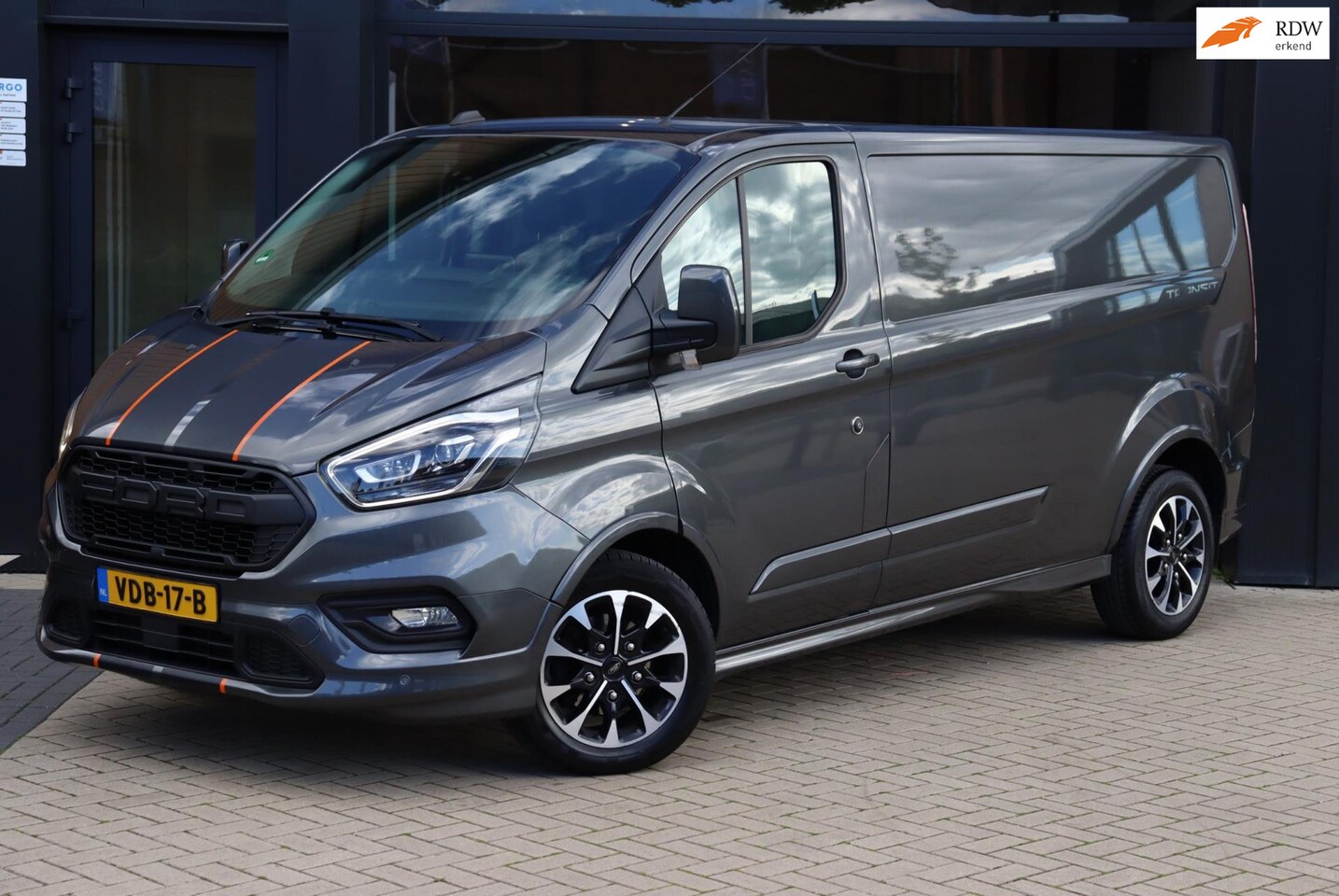 Ford Transit Custom - 320 2.0 TDCI L2H1 Sport | 185 PK | Automaat | Bi-Xenon | Cruise | Camera | Apple Carplay | - AutoWereld.nl