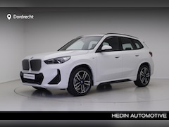 BMW iX1 - eDrive20 67 kWh M-Sport | 19" | Trekhaak | Panorama | Premium Pack