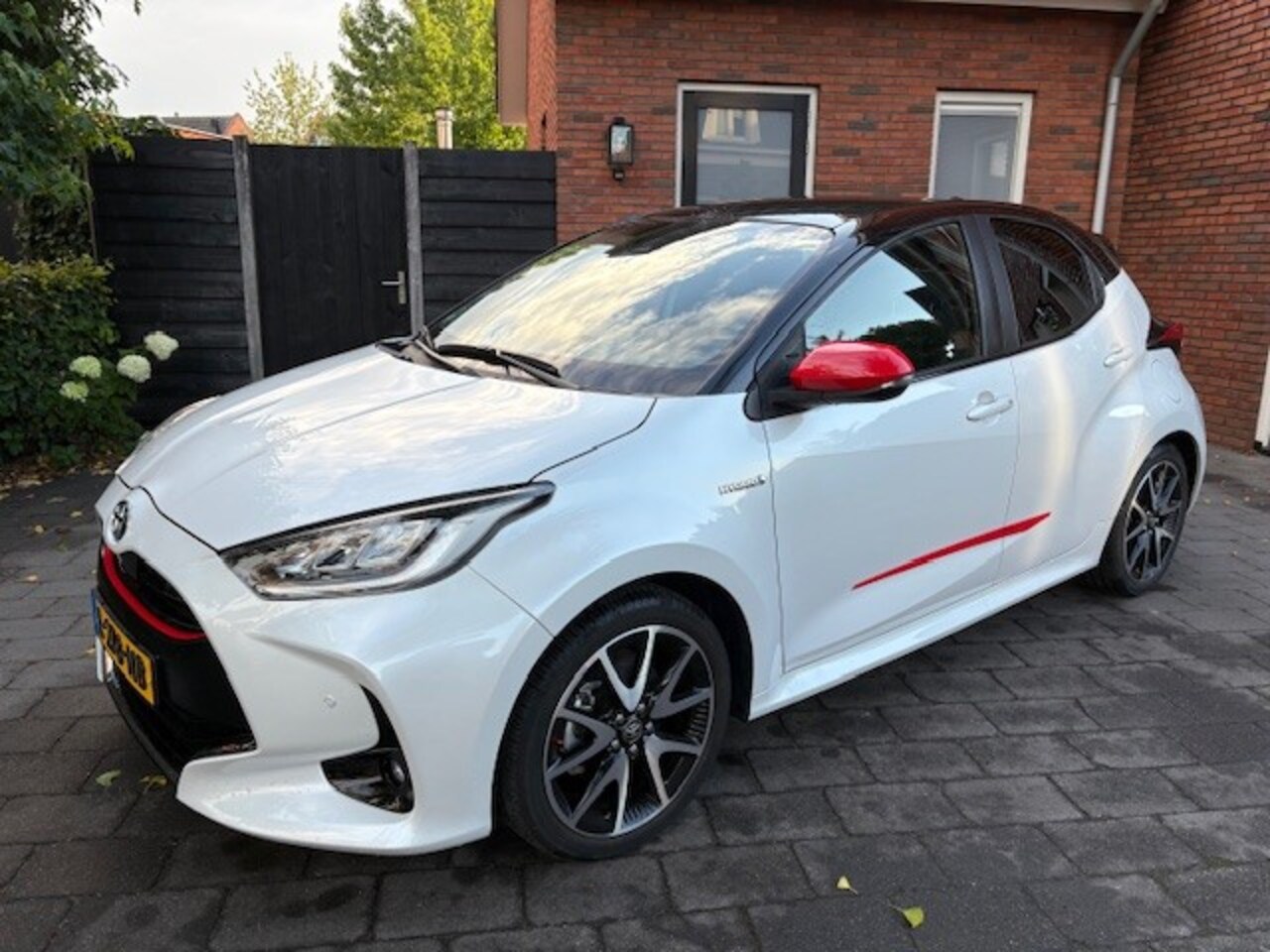 Toyota Yaris - 1.5 Hybrid Executive | Pano | HUD | NL-auto - AutoWereld.nl