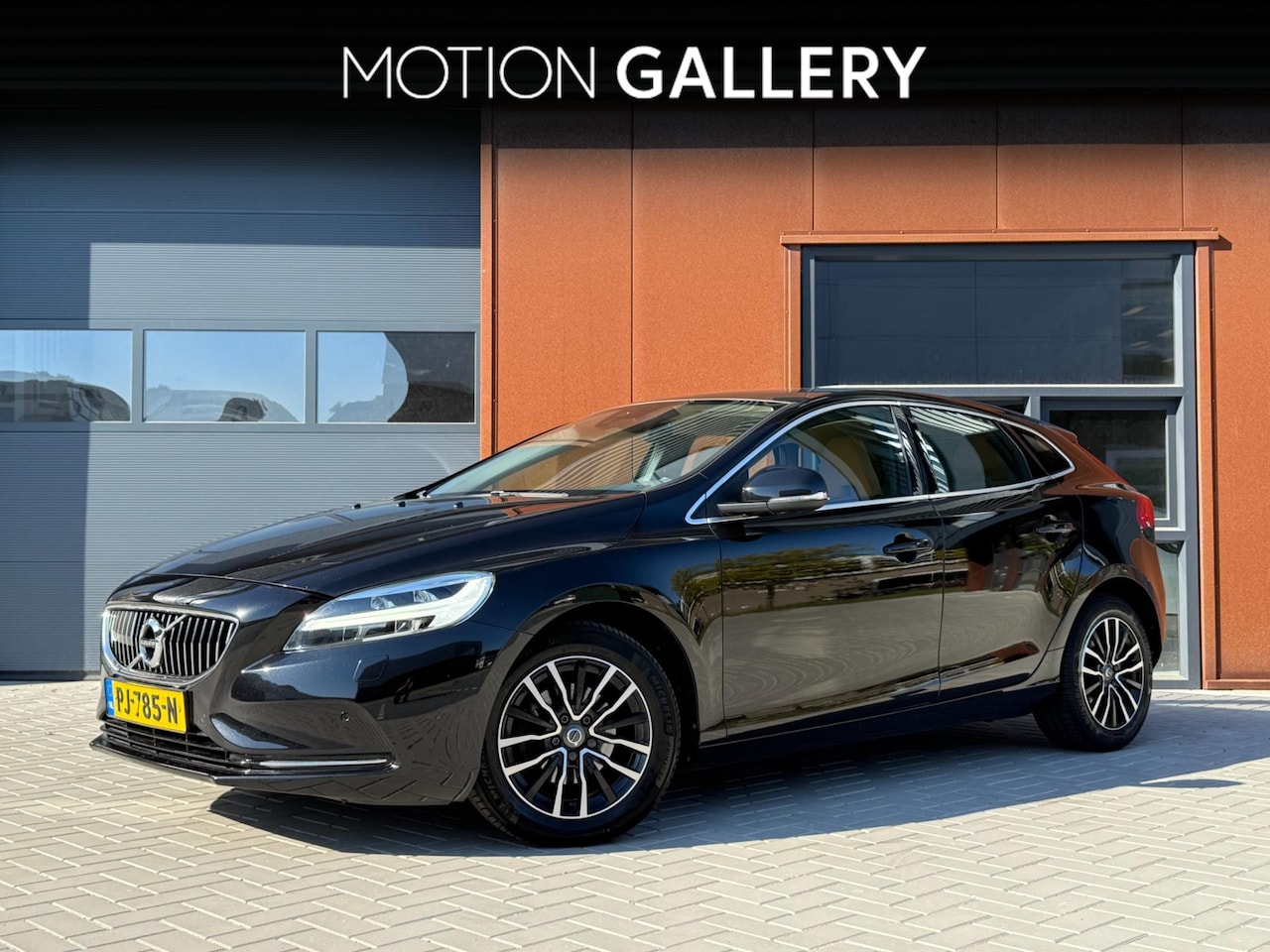 Volvo V40 - 2.0 D2 Nordic+ | 1 eig. | NAVI | PANO | Standkachel | Dealer | Xenon | NAP | Camera | Stoe - AutoWereld.nl