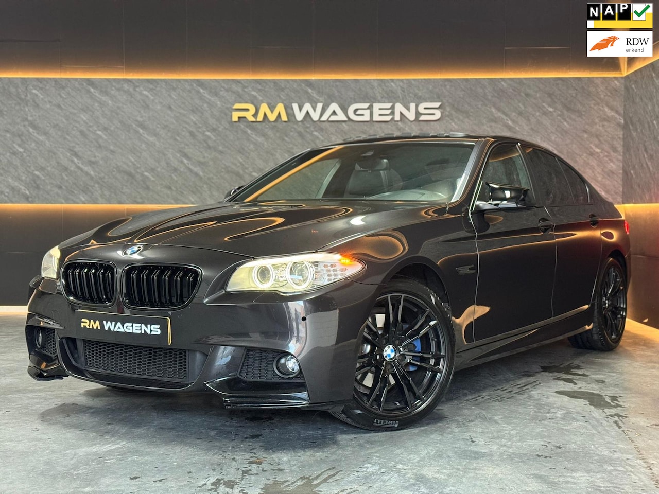 BMW 5-serie - 520i|PANO|LEDER|MEMORY - AutoWereld.nl