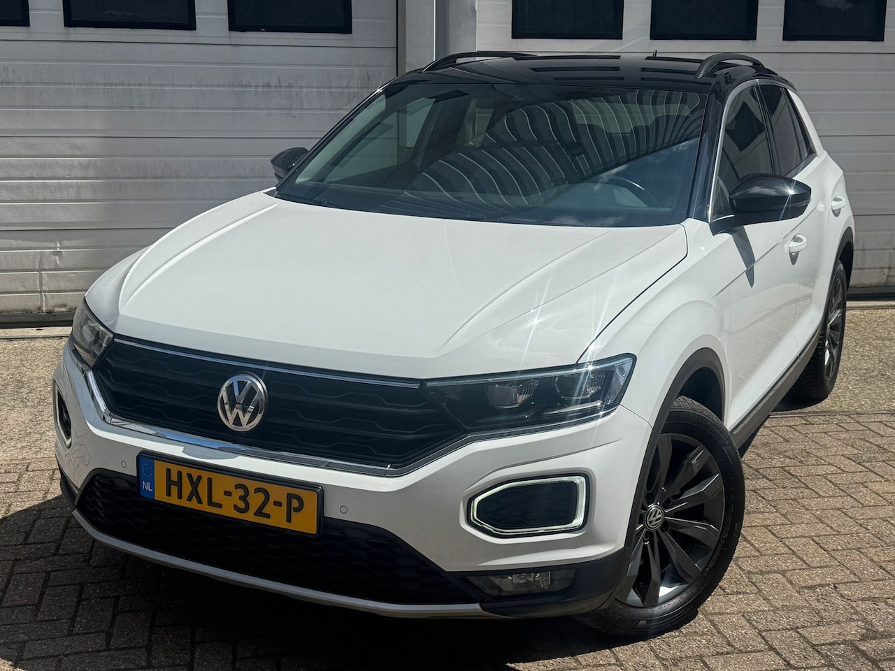 Volkswagen T-Roc - 2.0 TSI 4Motion Sport acc/led/xenon/aut/camera/trekhaak/virtual/front-lane assist/navi/sfe - AutoWereld.nl