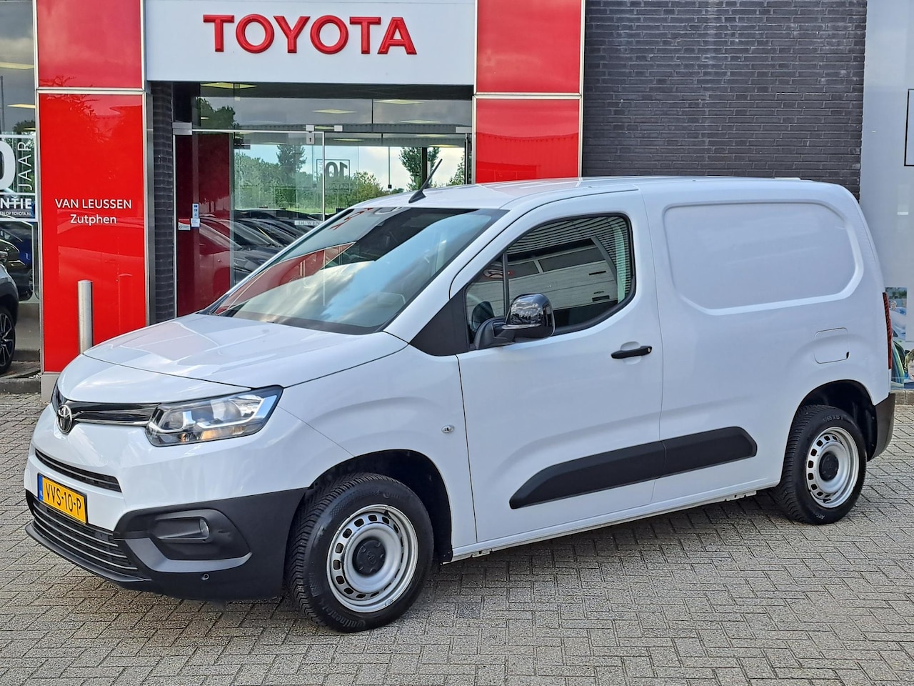 Toyota ProAce City - 1.5 D-4D Live AIRCO NAVIGATIE PARKEERSENSOREN - AutoWereld.nl