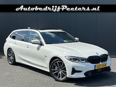 BMW 3-serie - 330e Sport Line P-dak ACC Leder Camera LED E.klep E.trekhaak