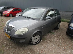 Lancia Y(psilon) - Ypsilon 1.2 Argento, Met werk