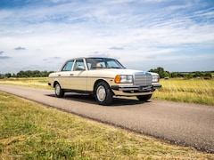 Mercedes-Benz 200-280 (W123) - 200