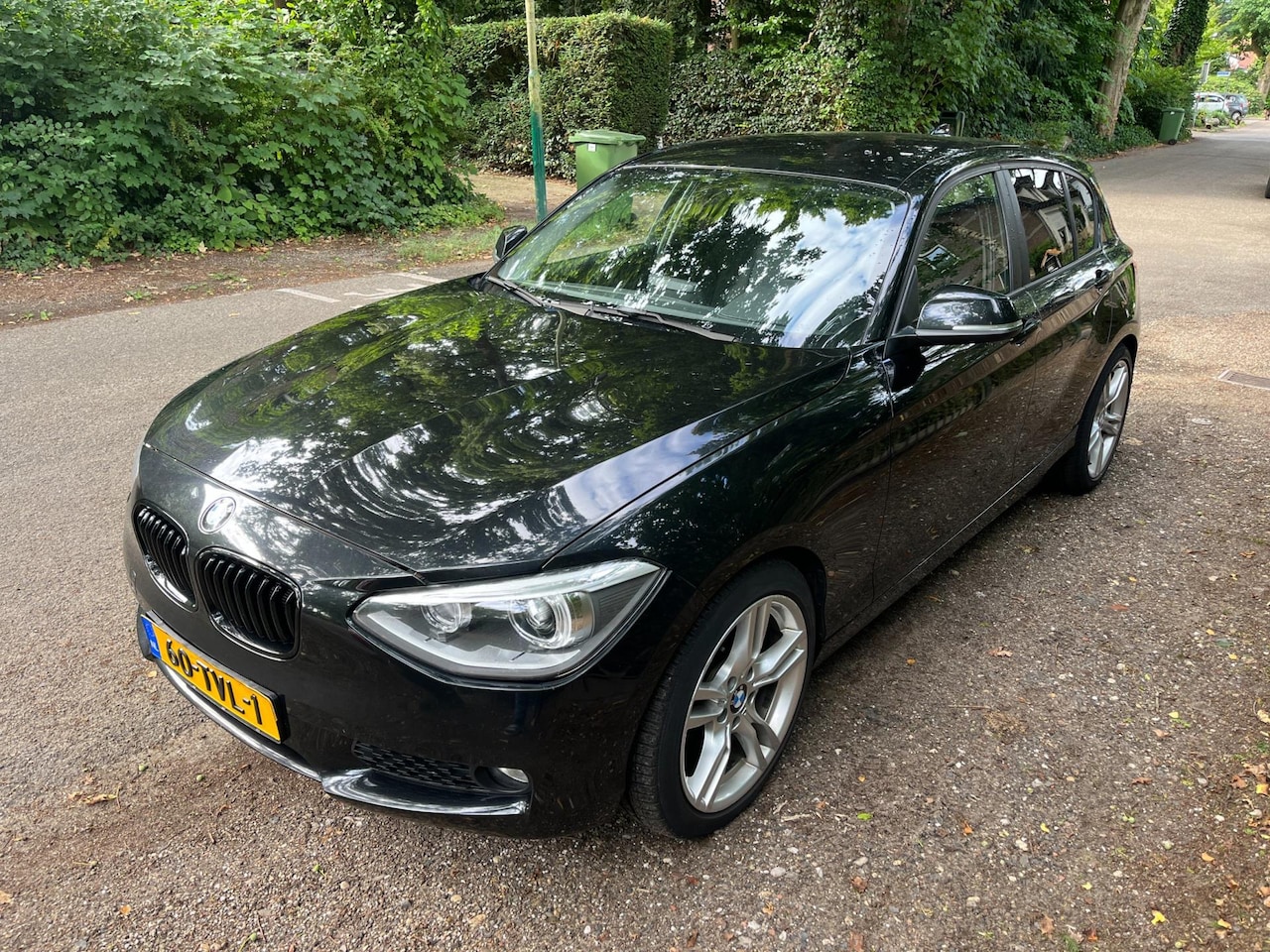 BMW 1-serie - 116i Business+ AUTOMAAT BJ. 2012 OLIEVERBRUIK - AutoWereld.nl