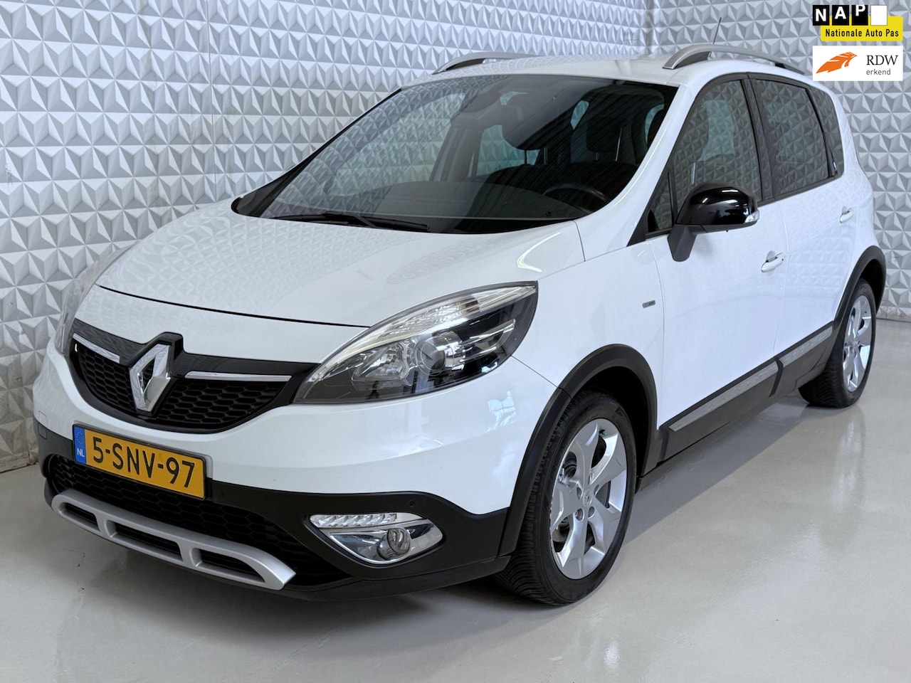 Renault Scénic Xmod - 1.2 TCe Bose Navigatie Trekhaak (2013) - AutoWereld.nl