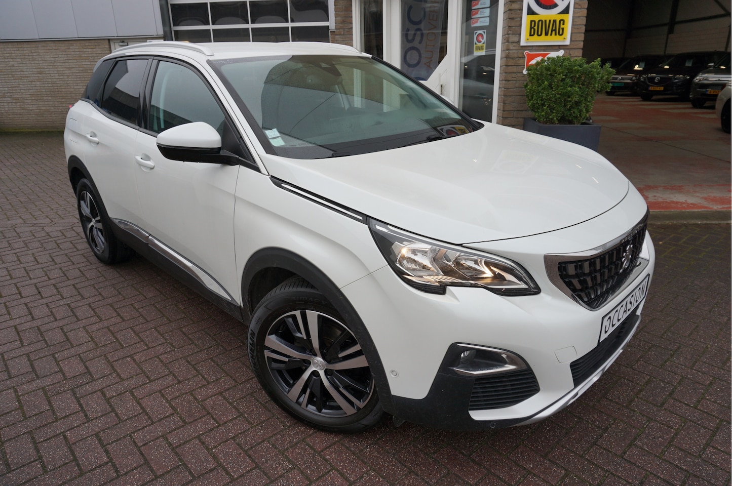 Peugeot 3008 - 1.2I PureTech Allure - AutoWereld.nl