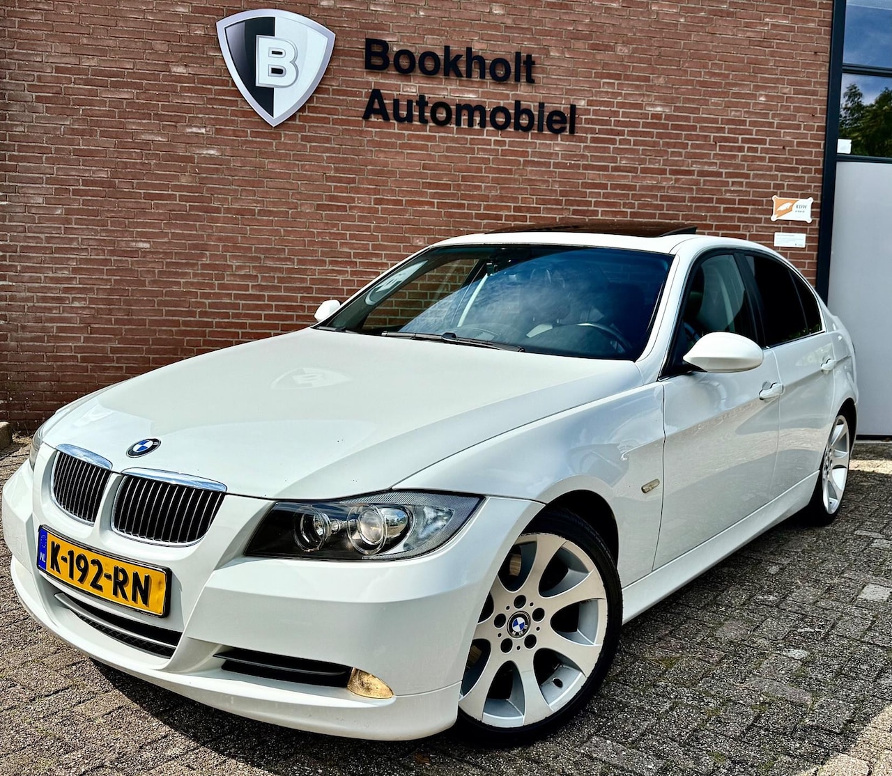 BMW 3-serie - 330i - Schuifdak, Camera, Youngtimer! + extra set winterwielen - AutoWereld.nl