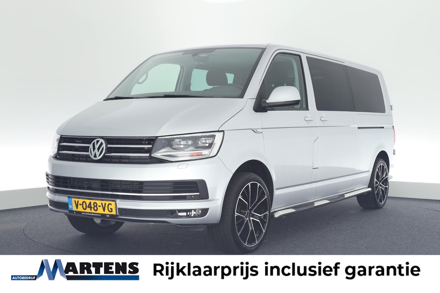 Volkswagen Transporter - 2.0 TDI 150pk DSG L2H1 DC Highline Schuifdeur L+R Trekhaak Sidebars Navigatie - AutoWereld.nl