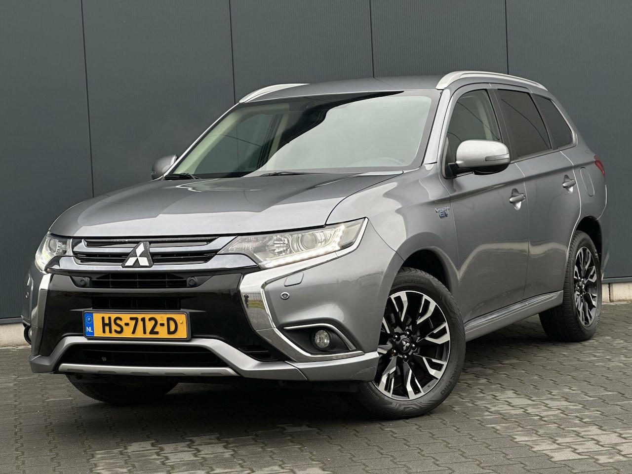 Mitsubishi Outlander - 2.0 PHEV Executive Edition Leder - DAB+ - Trekhaak - AutoWereld.nl
