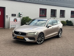 Volvo V60 - B3 163pk Mild Hybrid Aut Essential/ Navigatie/ 19 Inch velgen/ Apple Carplay/ DAB/ Camera