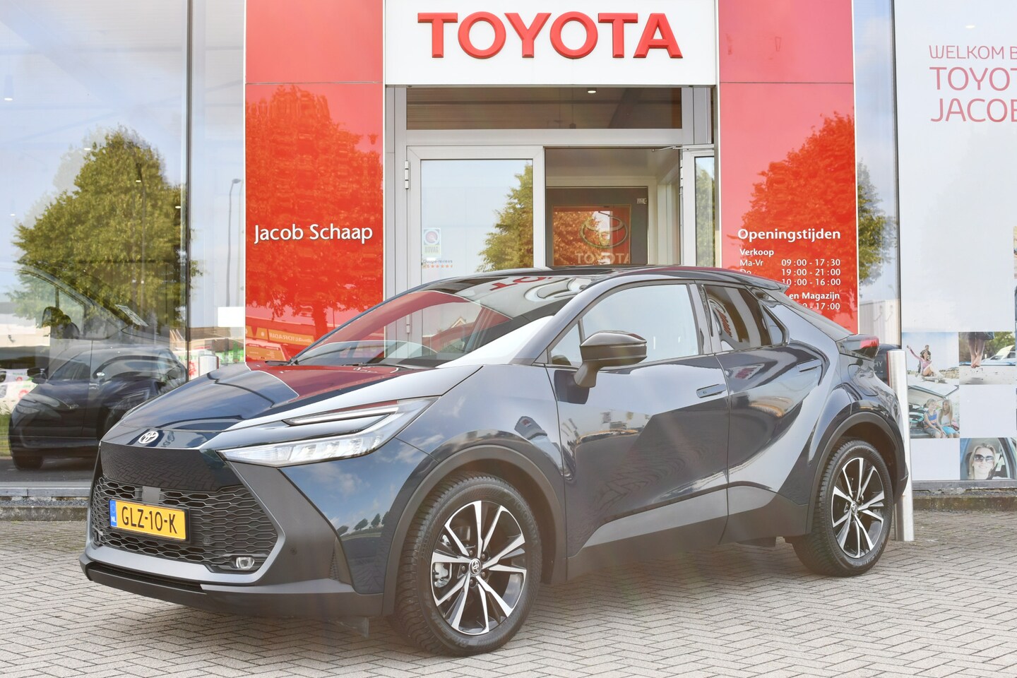 Toyota C-HR - 1.8 Hybrid 140 Dynamic Automaat 140pk | BSM | PDC | Keyless entry | Achteruitrij camera | - AutoWereld.nl